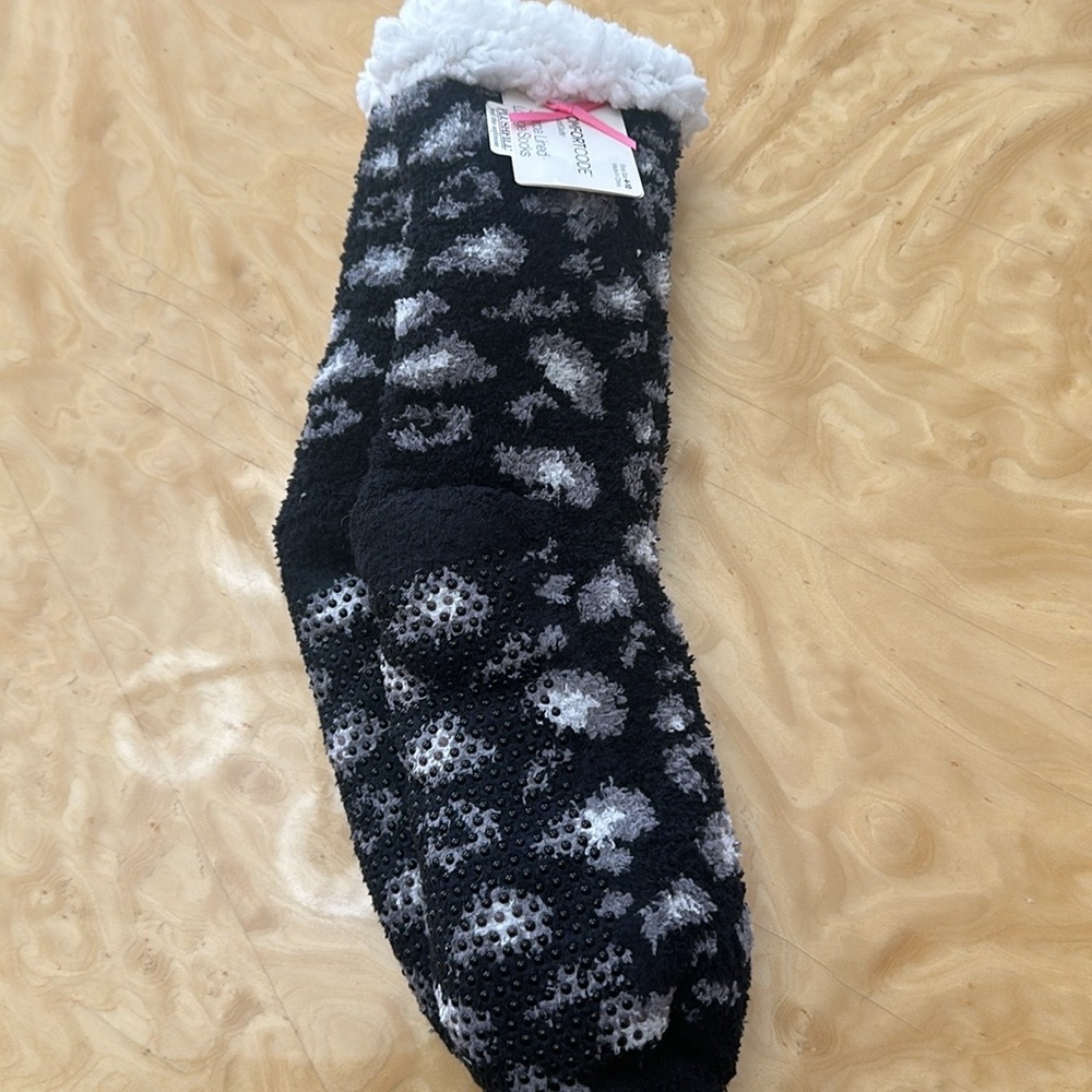 NWT-LUXURY COMFORT CODE-SHERPA
LOUNGE SOCKS.SIZE 4-10